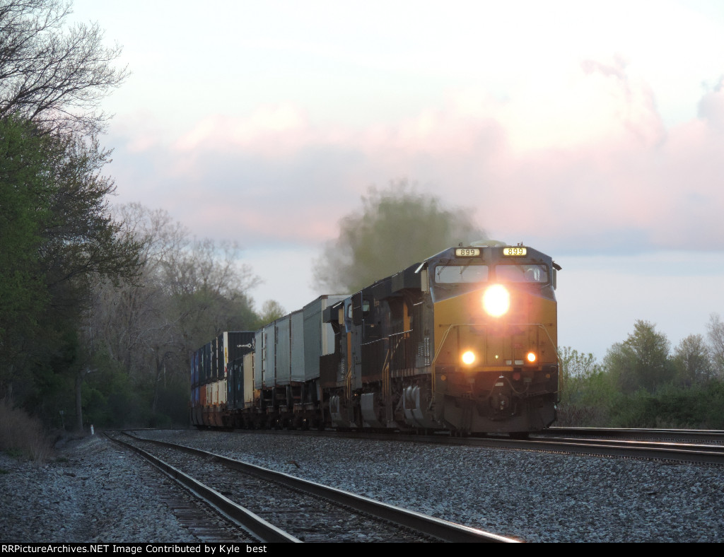 CSX 899 on I003